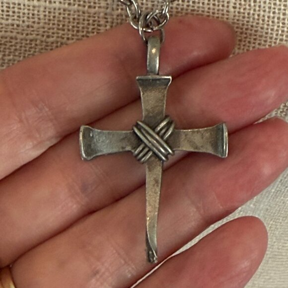 Artisan Rustic Nail Cross Vintage Unisex - Picture 3 of 5